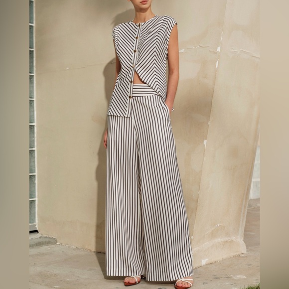 NWT Commense Striped Round-Neck Shirt in Medium. - Picture 5 of 15